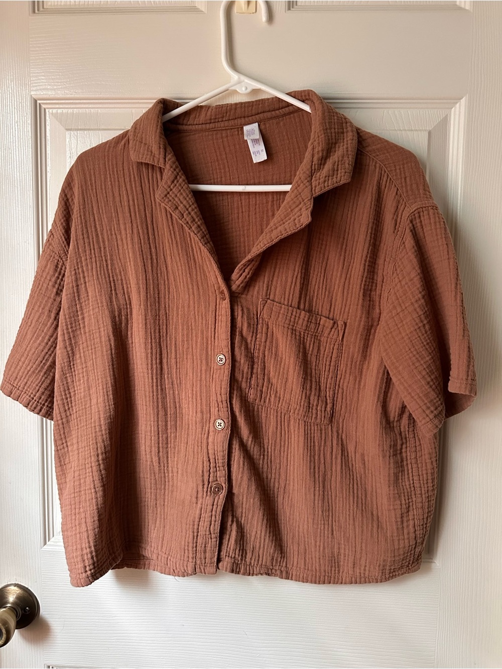 stars above Short-Sleeve Button-Down Shirt in Brown 100% cotton